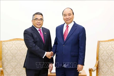 越南政府总理阮春福会见菲律宾驻越南大使