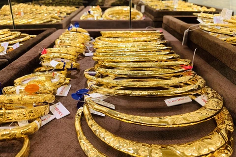 今日上午越南国内市场黄金价格每两接近5500万越盾