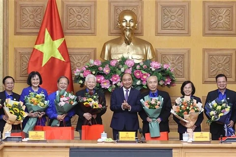 越南政府总理阮春福会见了共青团干部代表