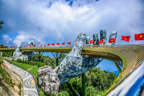 岘港市金桥被列入“世界新奇迹”名单