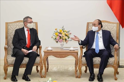  越南政府总理阮春福会见奥地利驻越大使 