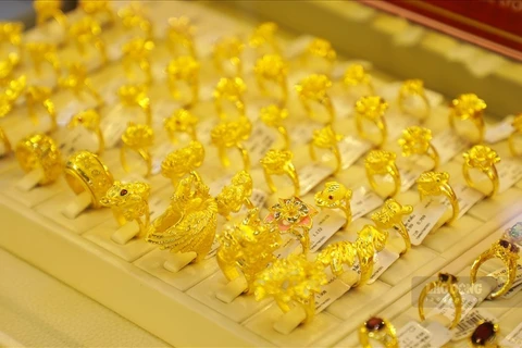 今日上午越南国内市场黄金价格稳定在5500万越盾以上