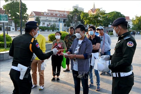 东南亚新冠肺炎疫情：柬埔寨疫情依然严峻 菲律宾单日新增病例创新高 