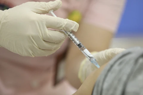 新冠肺炎疫情：越南新冠疫苗接种人数累计45140人