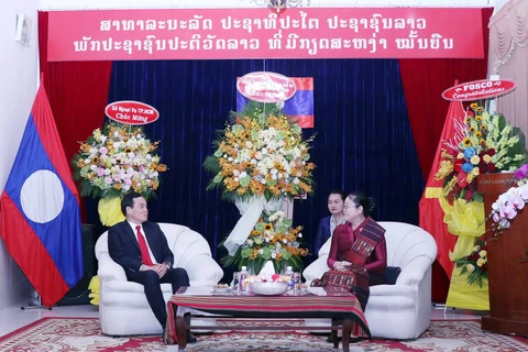 胡志明市领导向老挝驻胡志明市总领事馆致以2021年新年祝福