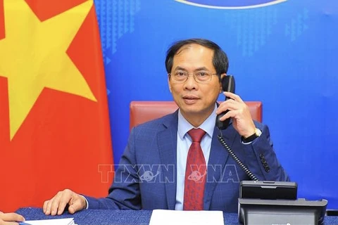 越南外交部部长裴青山与新加坡和印度外长通电话