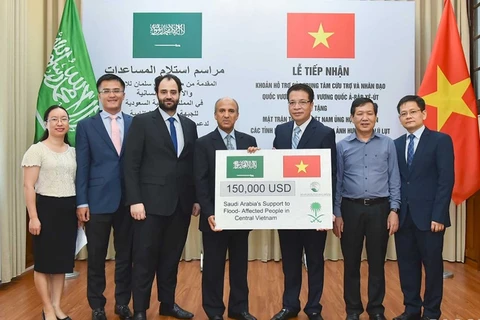 沙特萨勒曼国王人道主义援助和救济中心向越南中部各省提供15万美元赠款