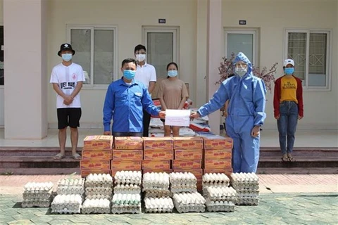 新冠肺炎疫情：旅居老挝琅勃拉邦越南人同地方当局携手应对疫情