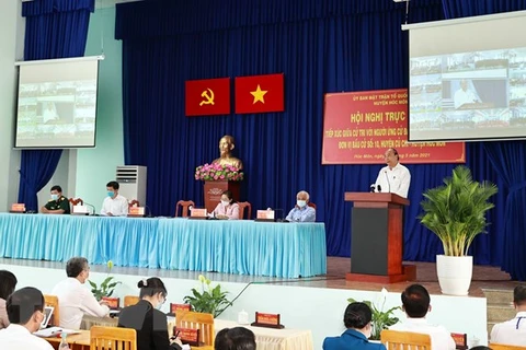 越南国家主席阮春福与胡志明市选民接触