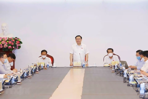 国会主席王廷惠与民愿委员会举行工作座谈会