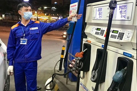 越南汽油零售价每公升上调700越盾以上