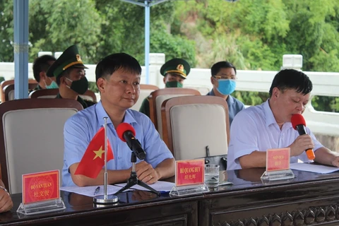 越南广宁省芒街市与中国广西东兴协调 保持防疫成果并推动经济发展