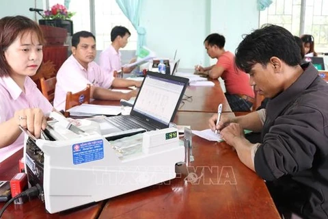 越南130万个贫困户获得政策性贷款