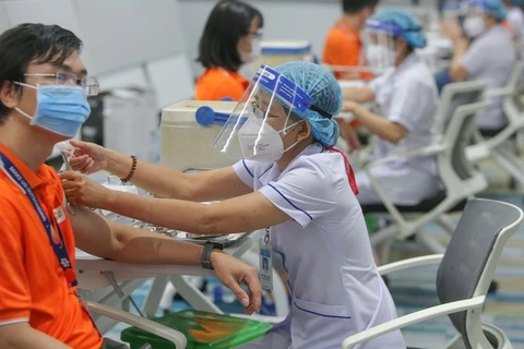 越南在全国范围内开展有史以来规模最大的接种计划
