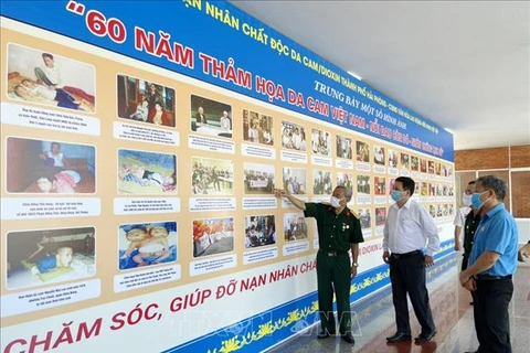  “越南橙剂灾难60年—疼痛依然—历史见证者”图片展在海防市举行