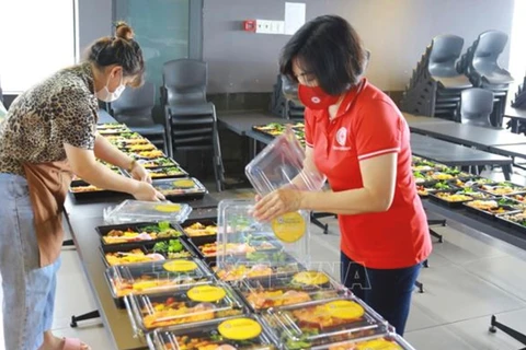 越南祖国阵线中央委员会向南部各省市提供170万份餐食
