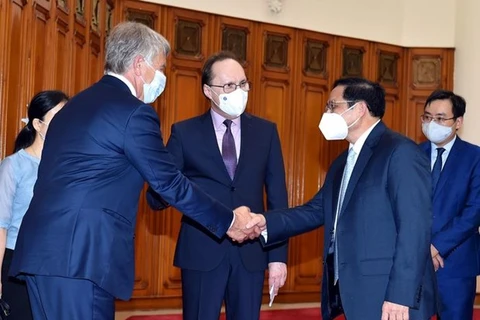 越南政府总理范明政会见俄罗斯驻越大使贝兹德科