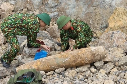 广平省及时安全处理一枚重达200公斤的战争遗留炸弹