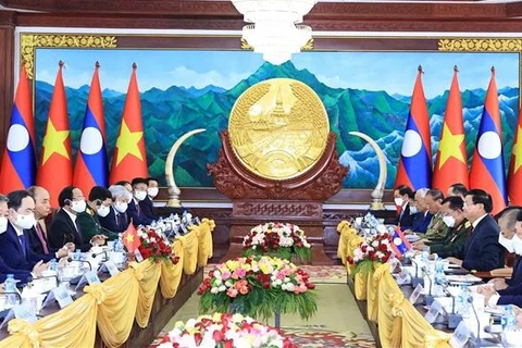 越南国家主席阮春福与老挝党中央总书记、国家主席通伦进行会谈