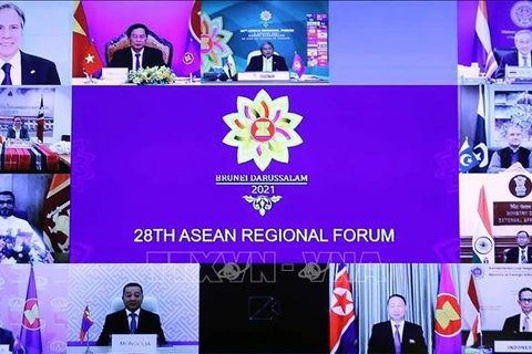 第28届东盟地区论坛外长会发表主席声明 呼吁维护东海的航行自由与安全
