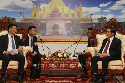 越南与老挝加强工业、贸易和司法合作
