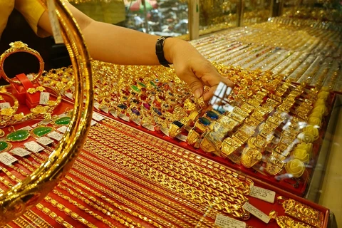 8月12日上午越南国内黄金价格接近5700万越盾