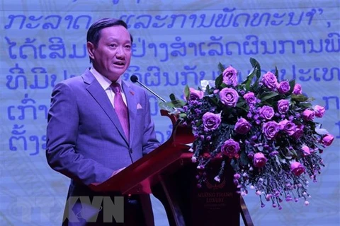  越南驻老挝大使祝贺老挝新闻日71周年