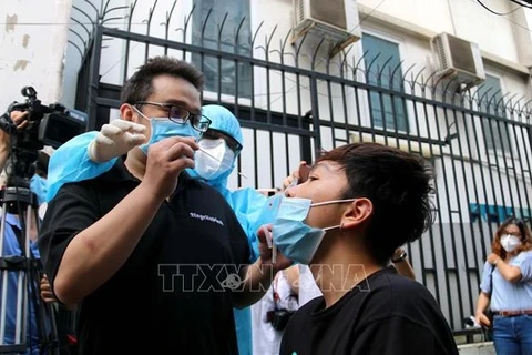 越南新冠疫情：胡志明市引导人们在家自行采集样本