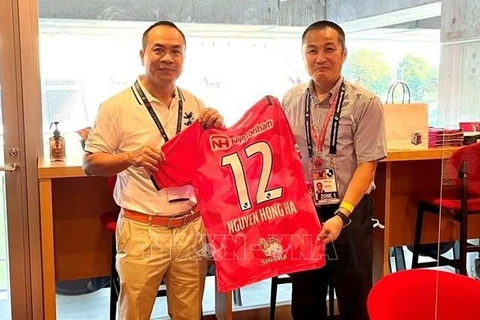 日本大阪塞雷佐俱乐部希望与越南各足球俱乐部加强交流力度