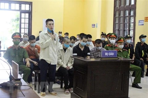 谅山省：涉嫌组织他人非法入境的21名被告人获刑