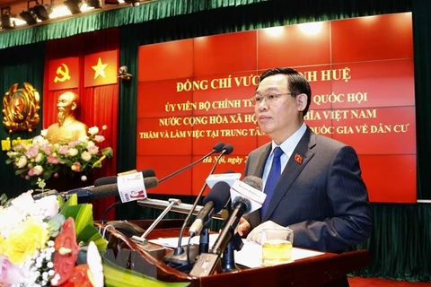 国会主席王廷惠视察越南国家人口数据中心
