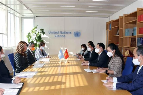 国会主席王廷惠会见联合国维也纳办事处总干事加达·瓦利