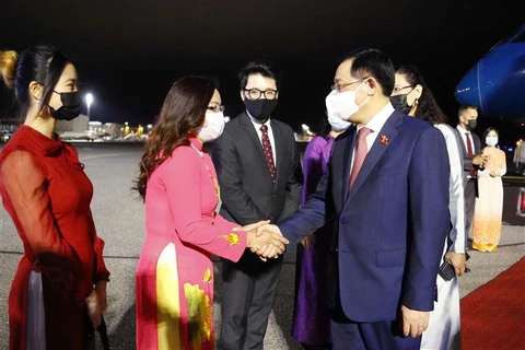 越南国会主席王廷惠抵达赫尔辛基 开始对芬兰共和国进行正式访问