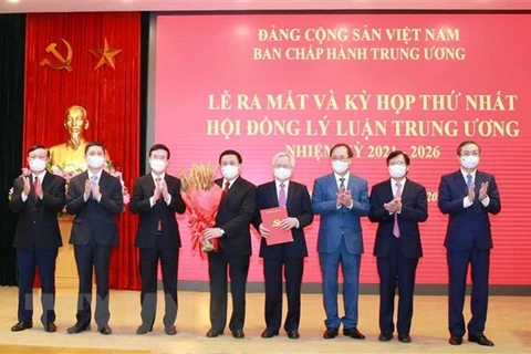 新一届越共中央理论委员会正式亮相