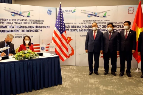 越南国家主席阮春福出席越竹航空与美国通用电气航空价值达20亿美元的合作协议签署仪式