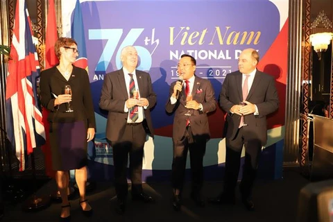 越南驻英国大使馆表彰为越南新冠肺炎疫情防控给予大力支持的个人和组织