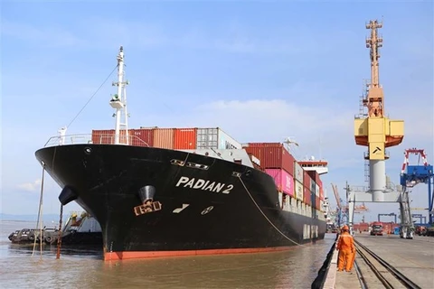 海防港口成功迎来马士基航运公司的三艘集装箱船舶