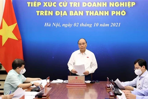 国家主席阮春福与胡志明市企业选民接触