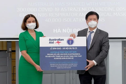 卫生部接收由澳大利亚捐赠的30万剂新冠疫苗和防疫疫苗设备
