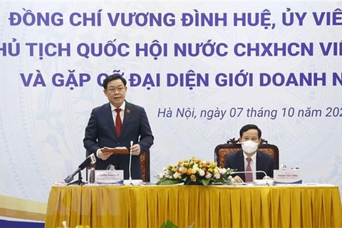 国会主席王廷惠与越南企业家会面