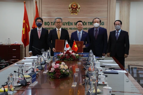 越南与日本签署低碳增长合作谅解备忘录