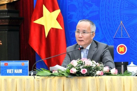 越南积极为完善2021-2025年东盟经济共同体建设总体计划建言献策