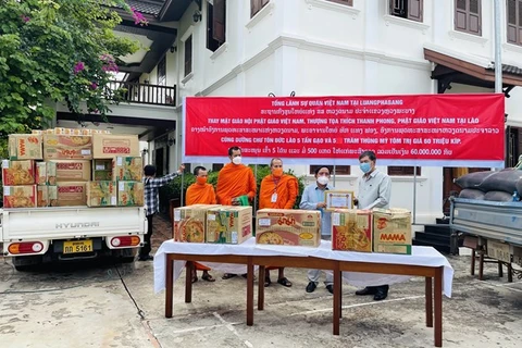 越南佛教协会助力老挝中央佛教联盟渡过疫情难关