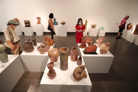 越南艺术陶瓷展开展数百件独特精美作品亮相