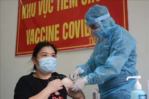 2021 年 10 月底岘港将为高中生接种新冠疫苗