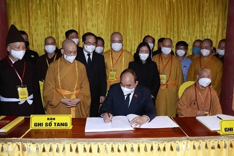越南党国家领导前来吊唁和送花圈悼念越南佛教协会法主释普慧长老