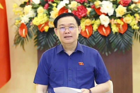 国会主席王廷惠: 胡志明市经济大学需继续率先实施培训和科研创新