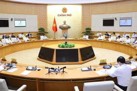 越南政府总理范明政主持召开2021年10月政府例行会议