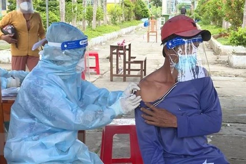 武德儋副总理要求在5天内为南部和西原地区所有18岁以上人群接种第一剂疫苗
