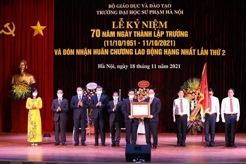 国家主席阮春福出席河内师范大学建校70周年庆典
